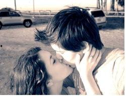 亲吻视频大全床,亲吻视频大全床上的浪漫瞬间回顾